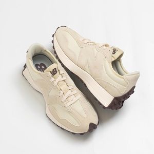New Balance 327 Sneakers in Angora with Sea Salt